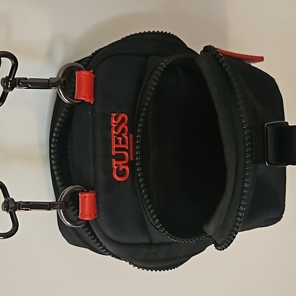 GUESS Black Unisex Crossbody Camera Style Bag - Picture 8 of 8
